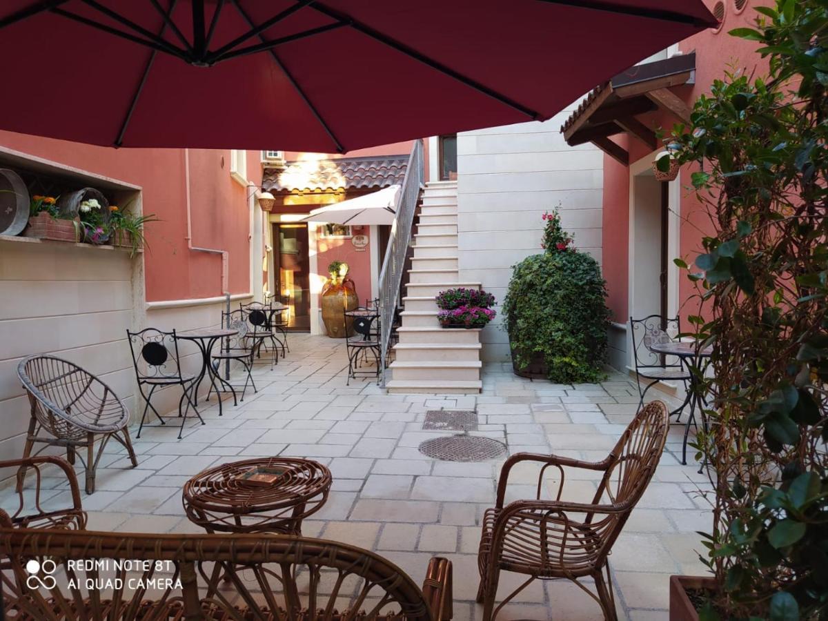 B&B Corte Dei Figuli San Pietro in Lama Bagian luar foto